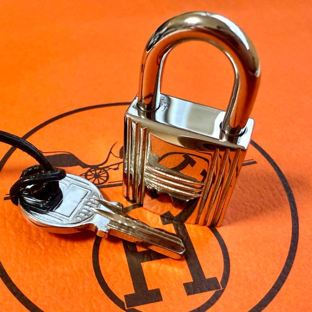 【121】 エルメス カデナ 南京錠 パドロック 121 番 鍵 シルバー