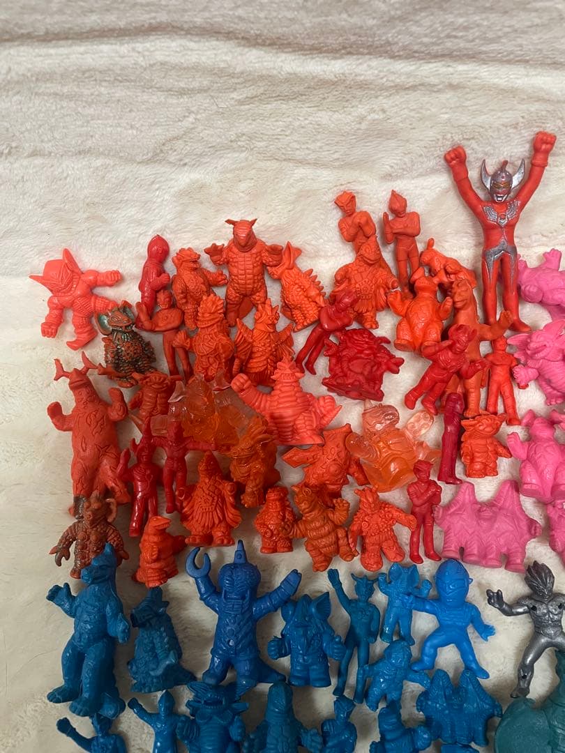 り*︎様 当時物のウルトラマン消しピンです。 全く知識がない為まとめ売りにさせて