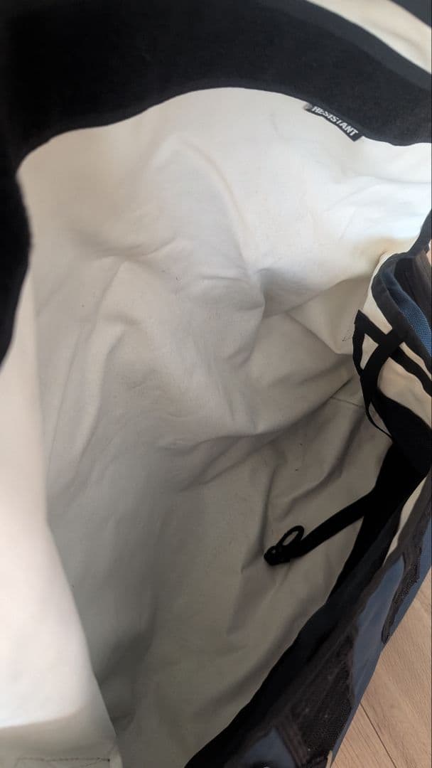 Resistant メッセンジャーバッグ ブラック