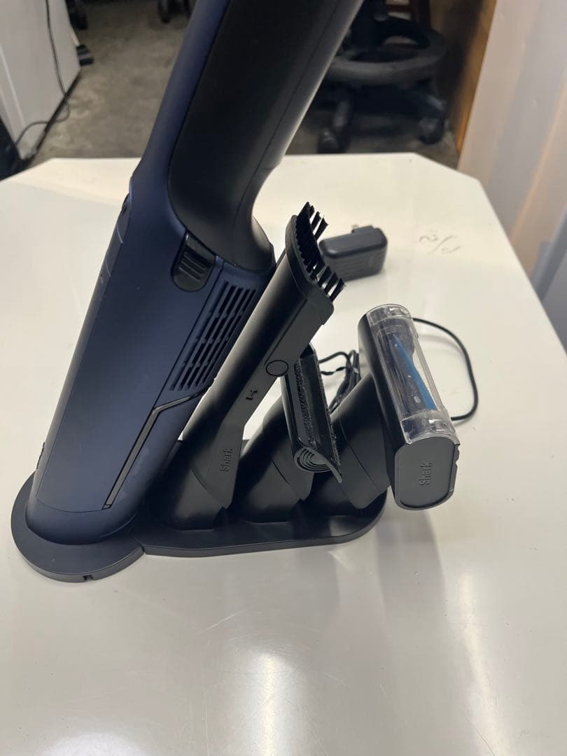 Shark 充電式ハンディクリーナー WV405J ネイビー