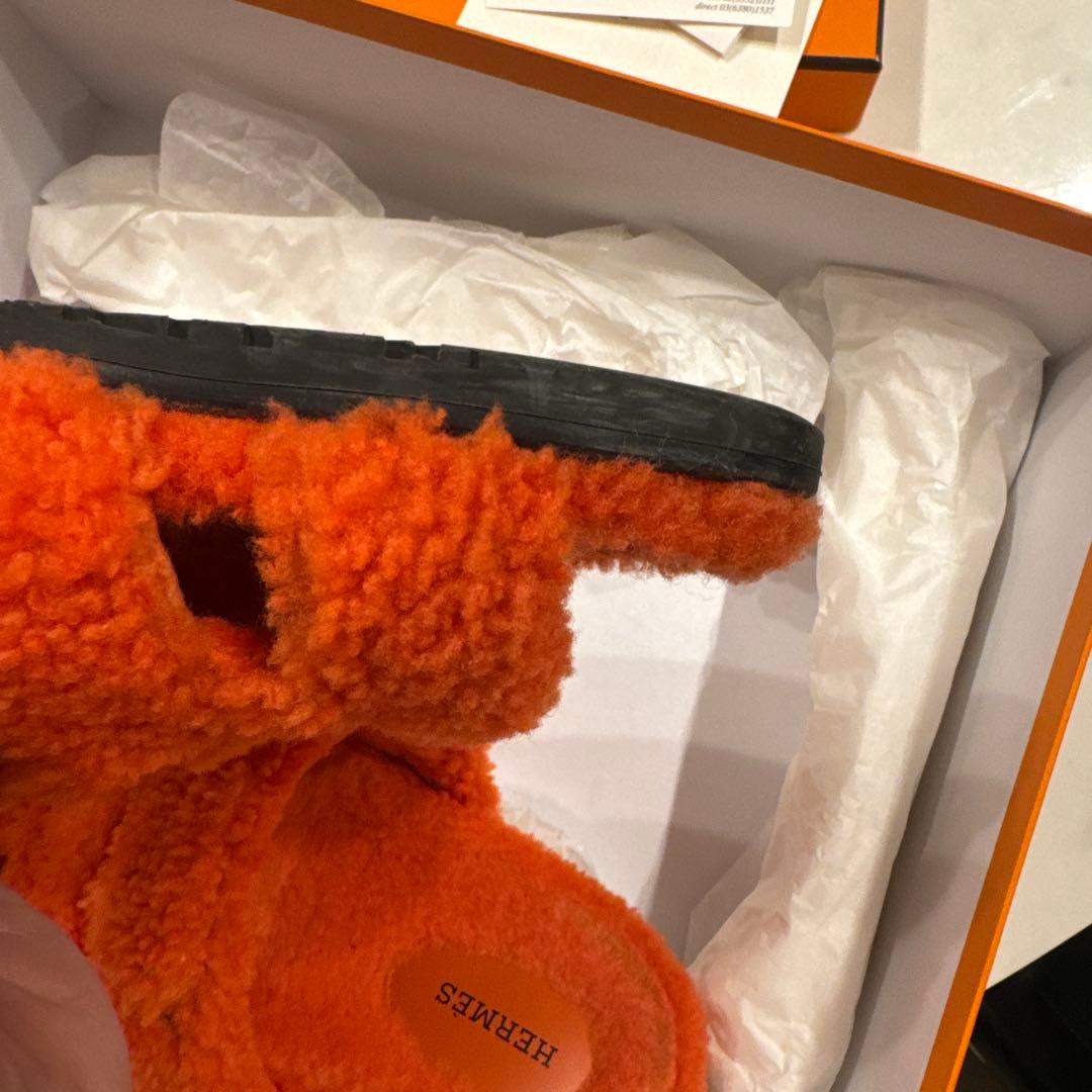 HERMES オレンジ ファーサンダル