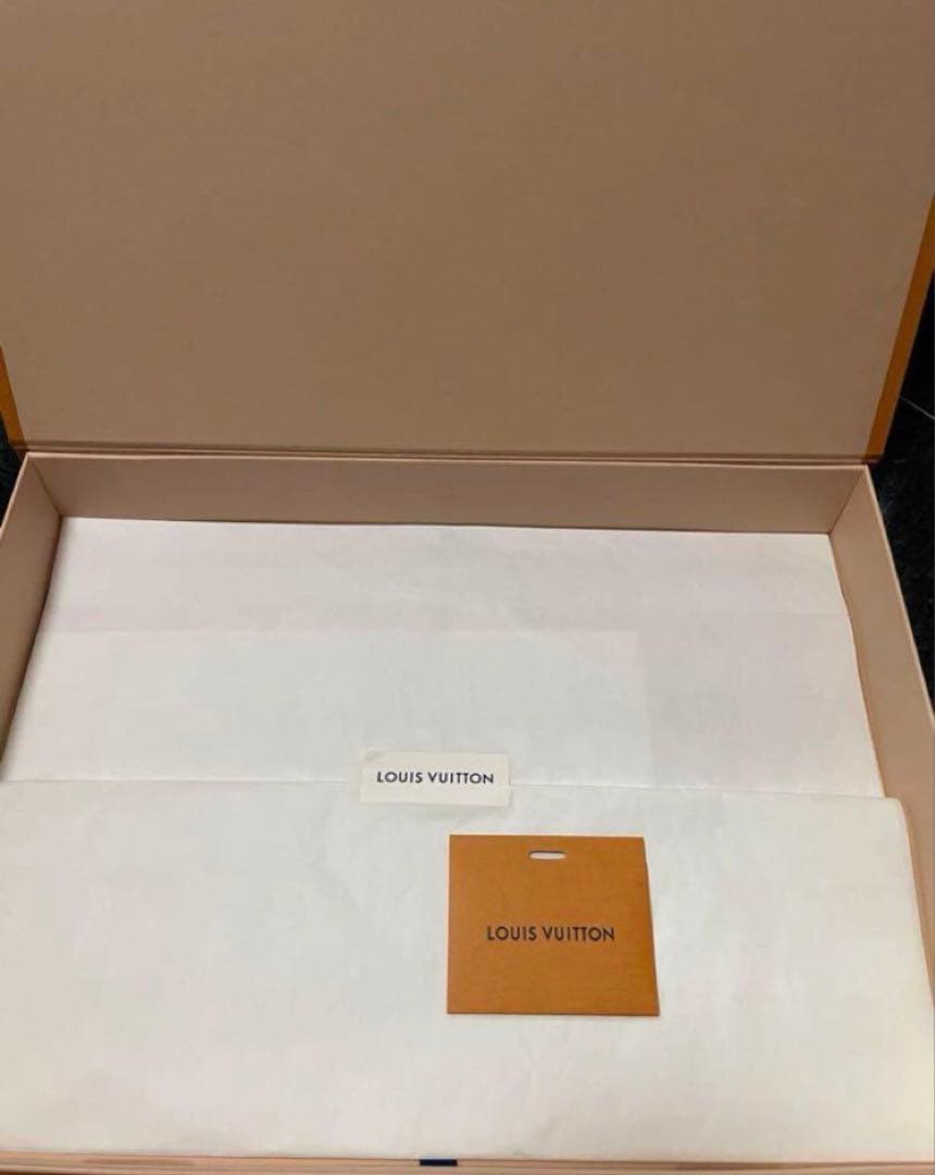 LOUIS VUITTON ブラック 長袖シャツ　ルイ　ヴィトン　Tシャツ