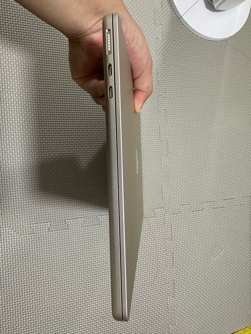 MacBook Air (M2,2022年) 本体　8GB/256GB シルバー