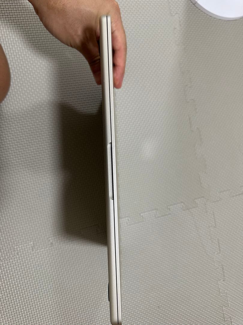 MacBook Air (M2,2022年) 本体　8GB/256GB シルバー