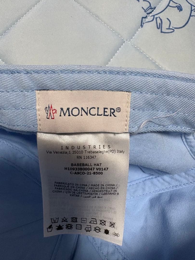 MONCLER ライトブルー キャップ