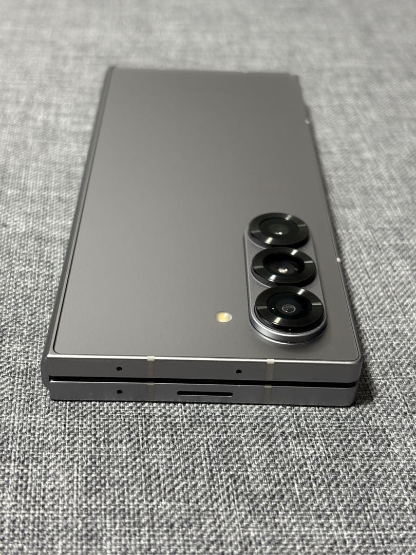 Galaxy Z Fold 6 国内版SIMフリー (純正ケース付き)