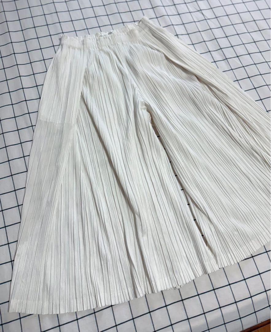 プリーツプリーズ　ホワイト プリーツ ガウチョパンツ　サイズ2