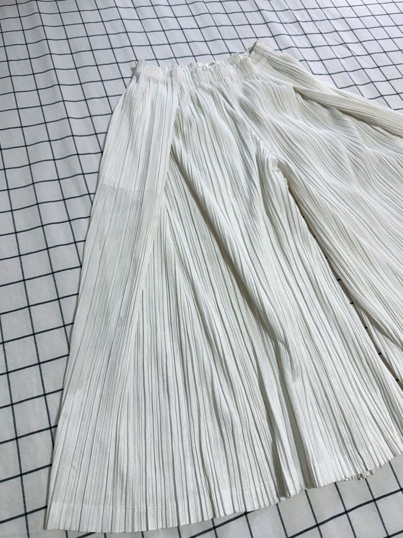 プリーツプリーズ　ホワイト プリーツ ガウチョパンツ　サイズ2