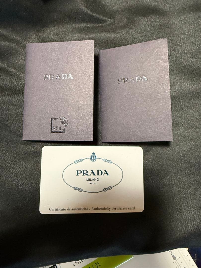 [アーサー]プラダ トライアングル ロゴ ジップ メッセンジャー バッグ