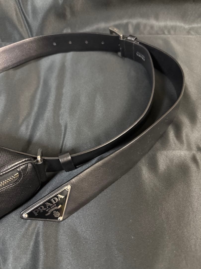 [アーサー]プラダ トライアングル ロゴ ジップ メッセンジャー バッグ