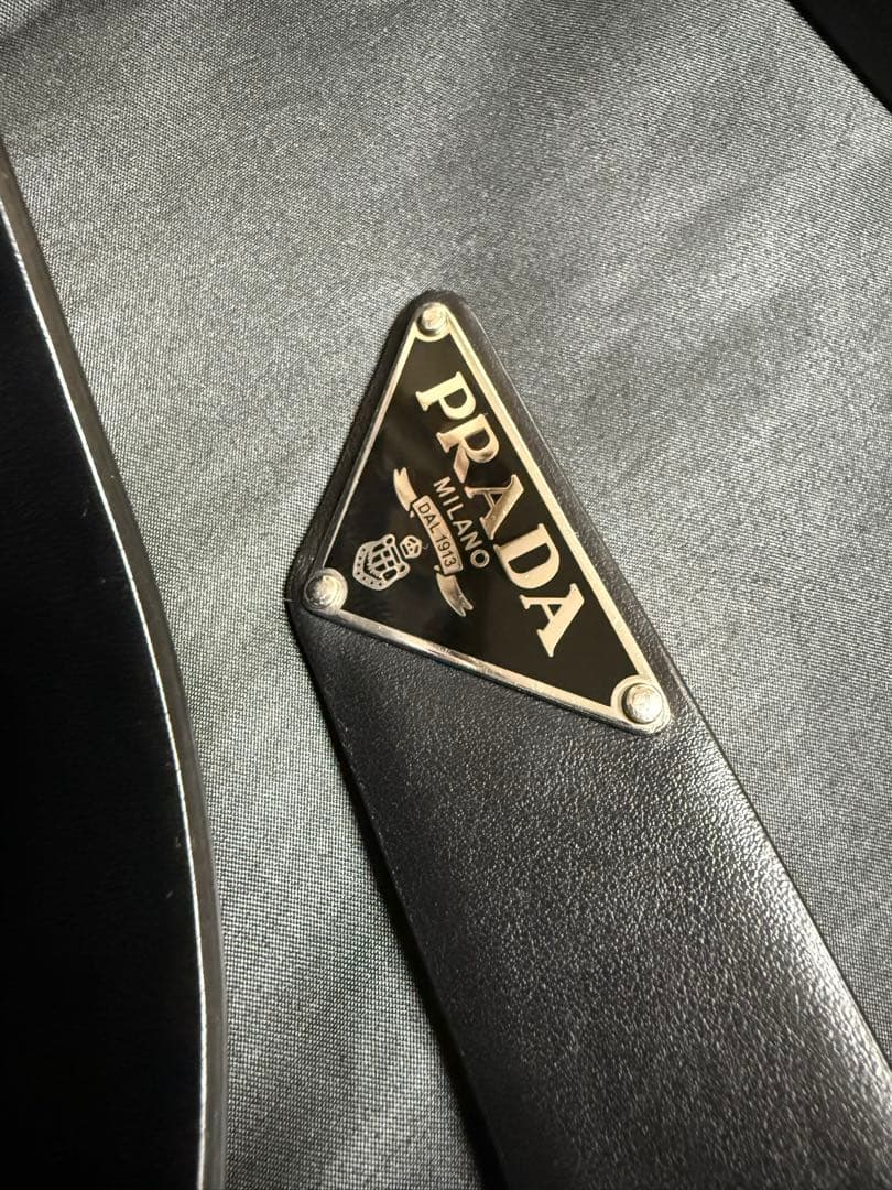 [アーサー]プラダ トライアングル ロゴ ジップ メッセンジャー バッグ