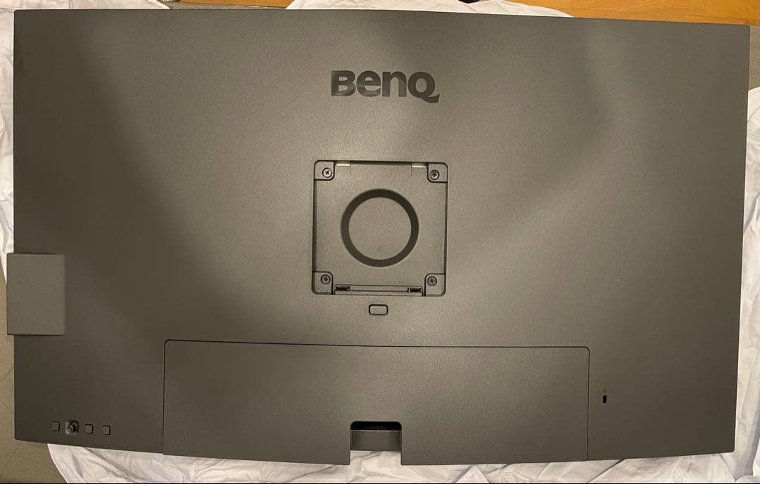 BenQ AQCOLORシリーズ　エルゴモニター 4K 31.5型