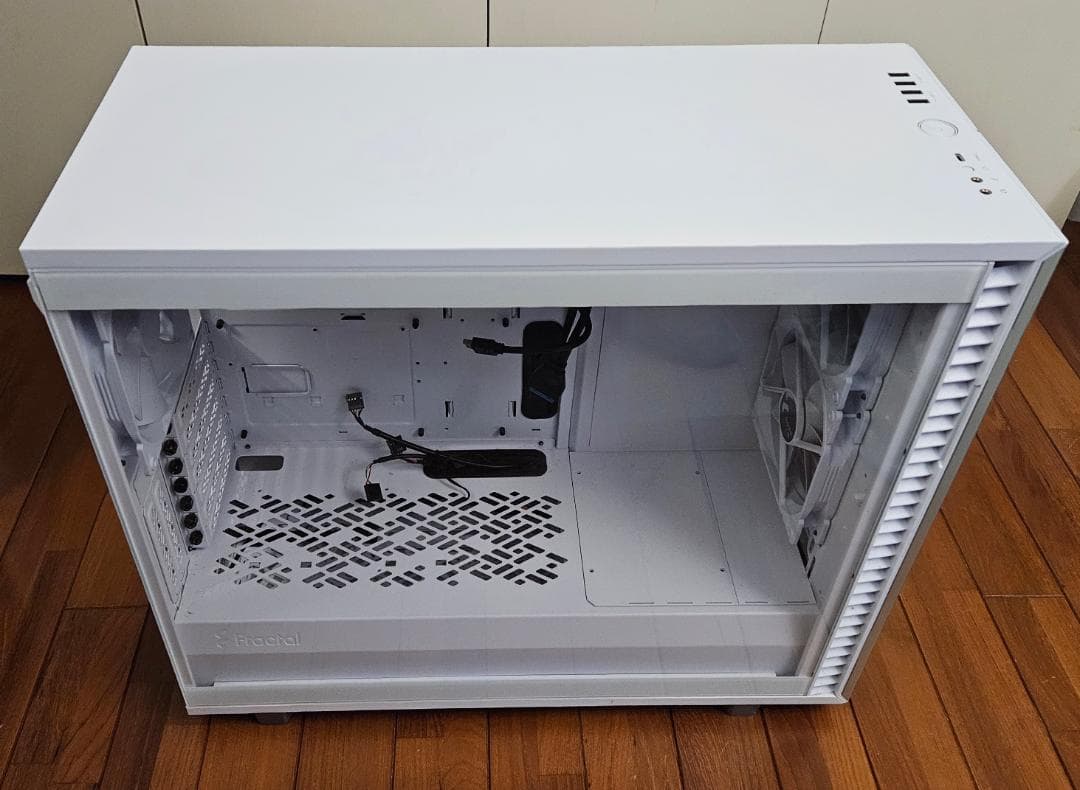 Fractal Define 7 White TG Clear PCケース