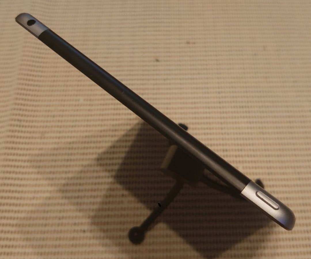 完動品SIMフリーiPad第6世代(A1954)本体32GB送料込AJF88