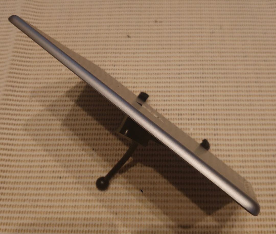 完動品SIMフリーiPad第6世代(A1954)本体32GB送料込AJF88