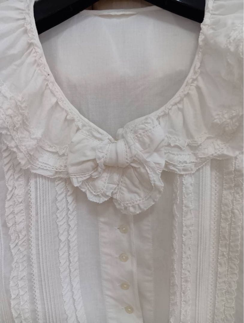 ピンクハウス リボンフリル付きホワイト長袖ブラウス　PINK HOUSE