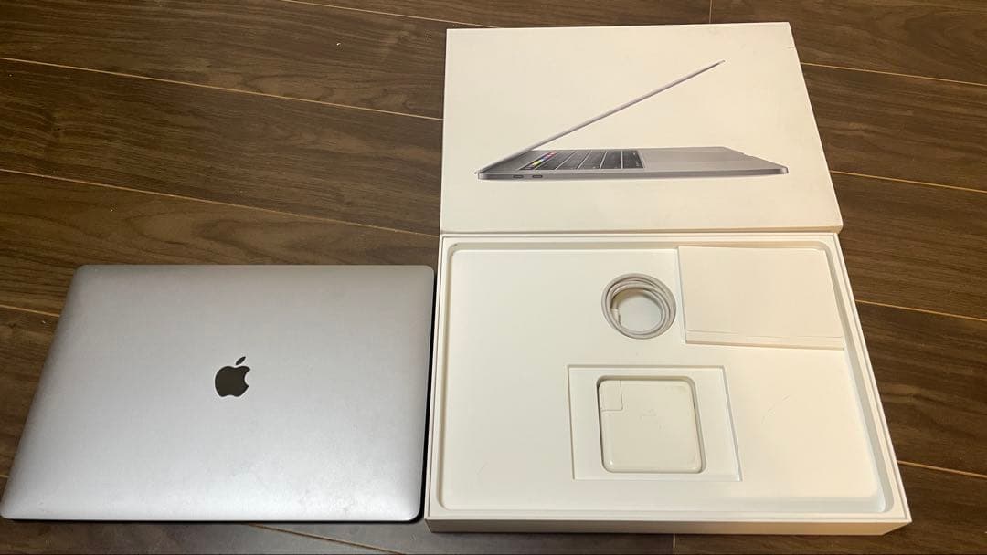 Apple MacBook pro 2018 スペースグレー