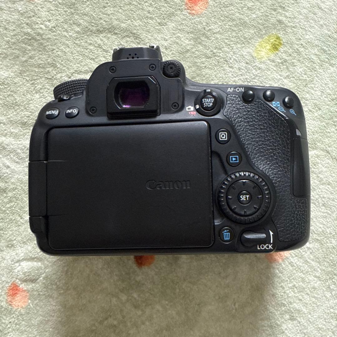 【Canon EOS 80D ボディ】+ 無料おまけレンズ3本セット