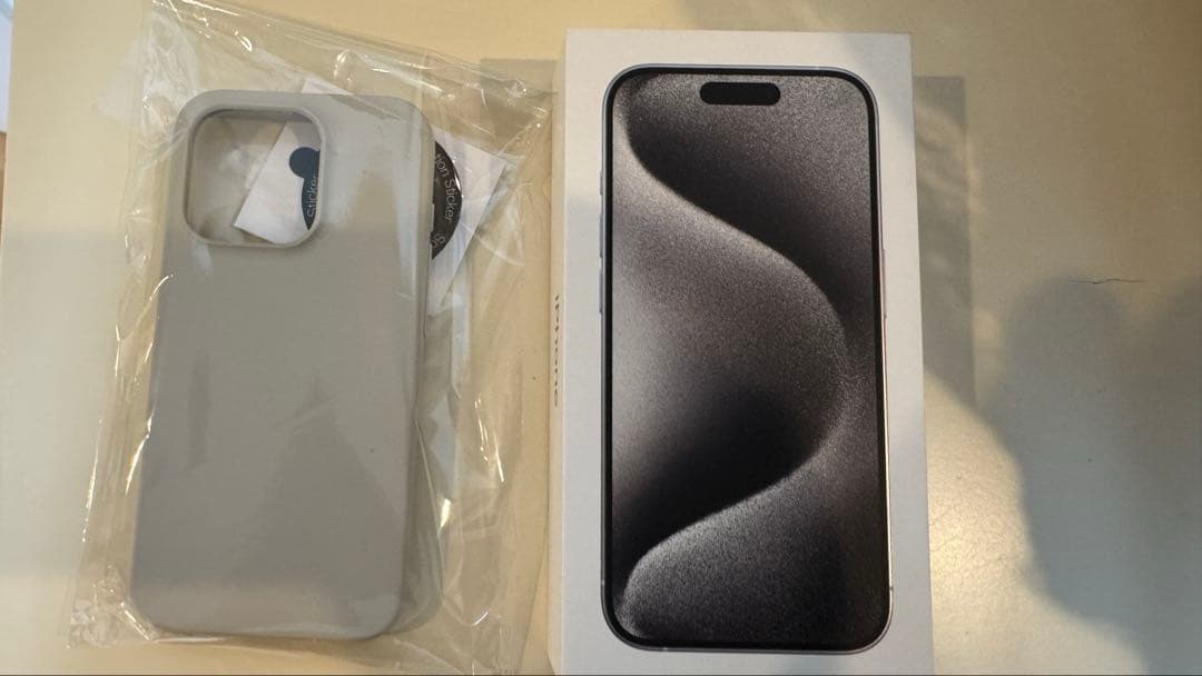 F*J様 iPhone 15 Pro ホワイトチタニウム 256GB SIM フ