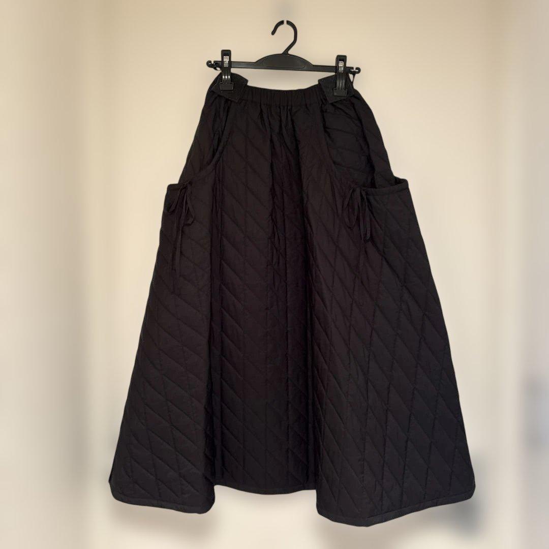 Machattt 黒いキルティングフレアスカート 新品未使用