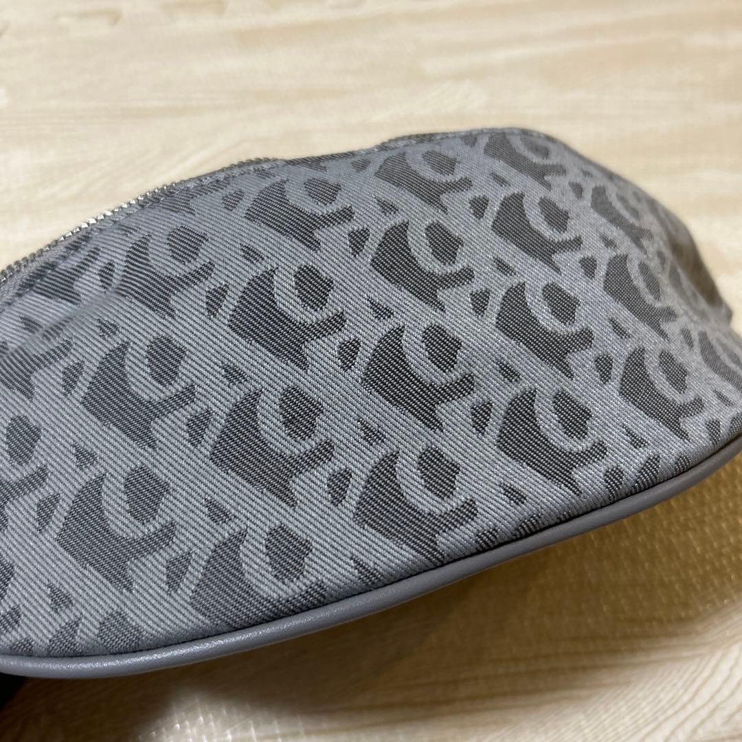 （新品未使用・海外モデル）カルバンクライン　ウエストバッグ　ボディバッグ　グレー