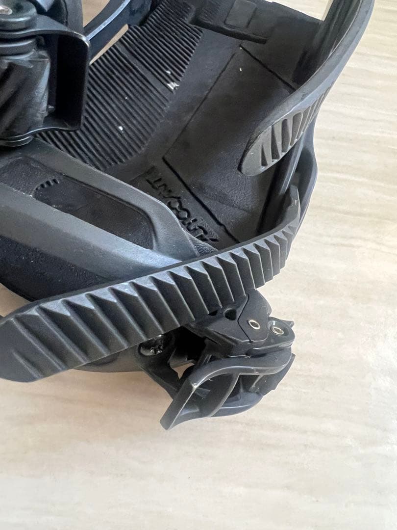 バートン マラヴィータ スノーボードビンディング