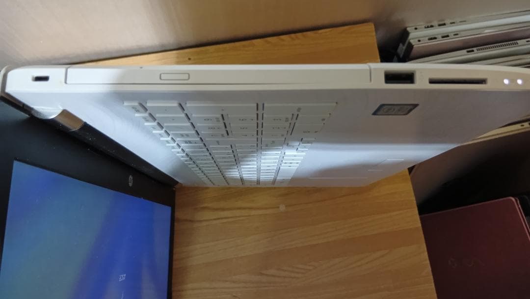 hp 15-bs010TU 7世代i5 マーブル調パームレスト④