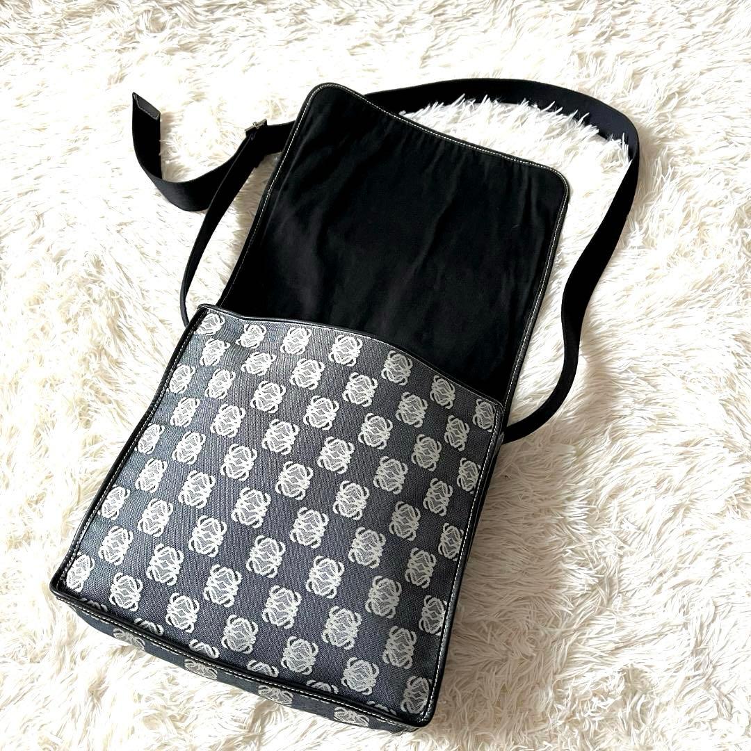 極美品　LOEWE ロエベ メッセンジャーバッグ ショルダーバッグ アナグラム