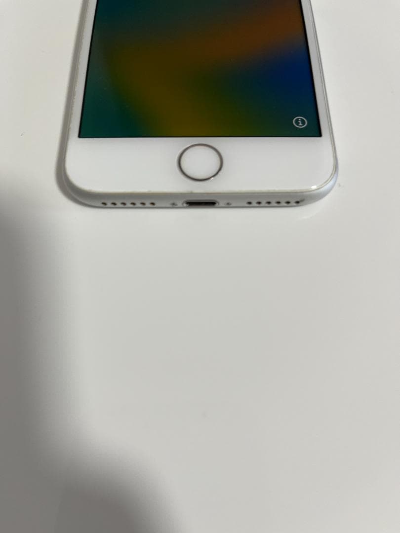 iPhone 8 64GB SIMフリー 動作確認済み（SIM部分に破損あり）