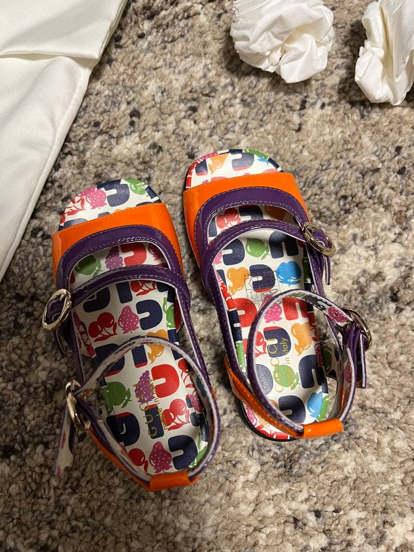 hide正規品Gucci kids サンダル新品　23