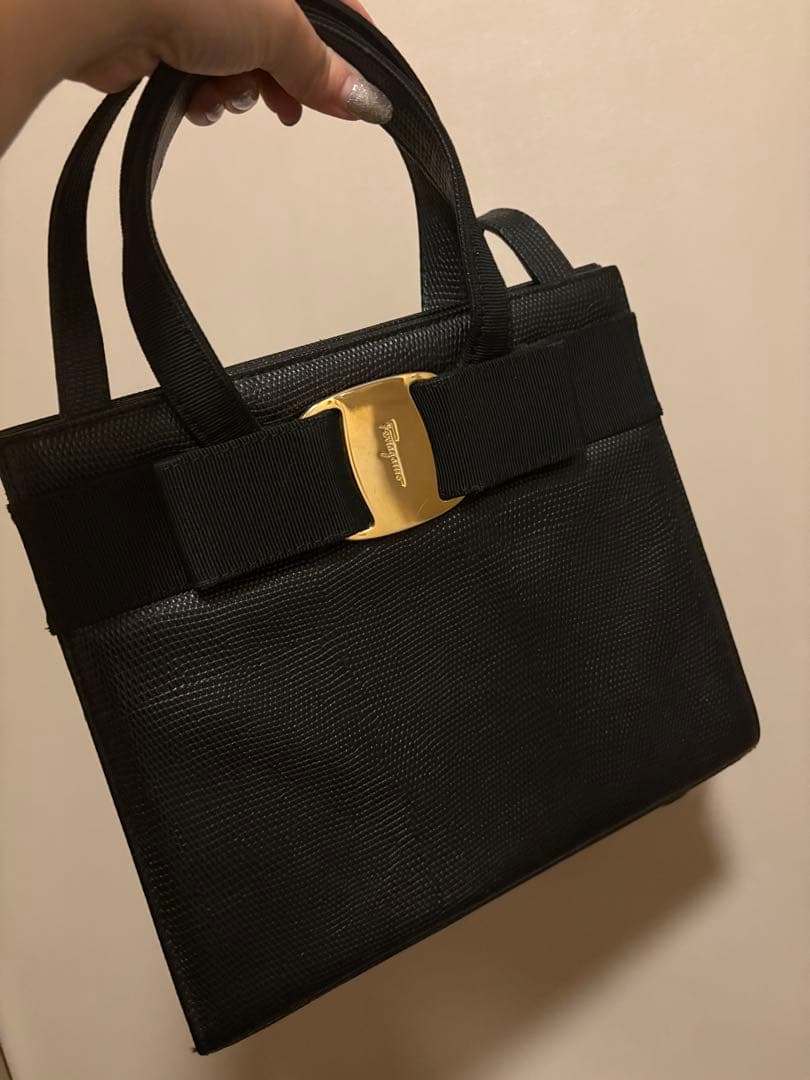 フェラガモ　ハンドバッグ