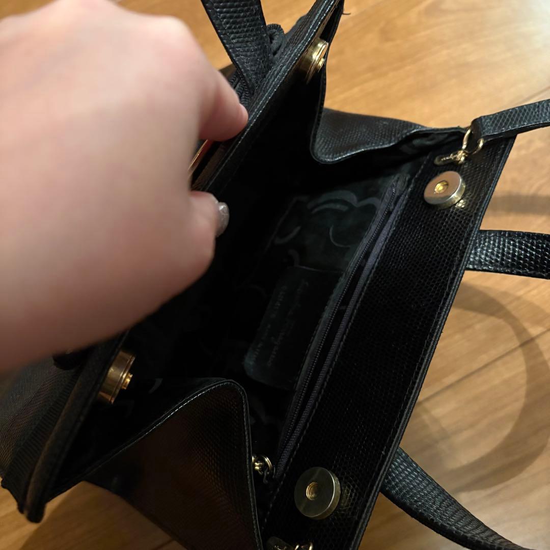 フェラガモ　ハンドバッグ