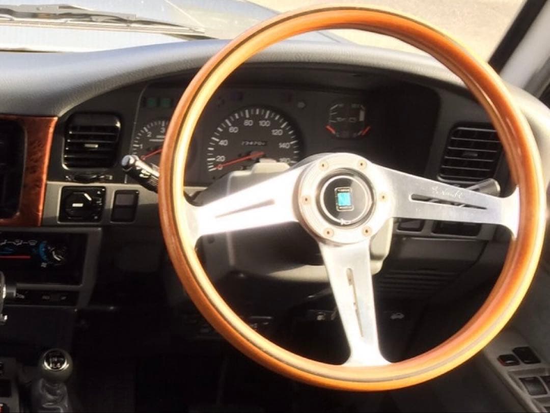 ナルディウッドステアリング 3本スポーク シルバー