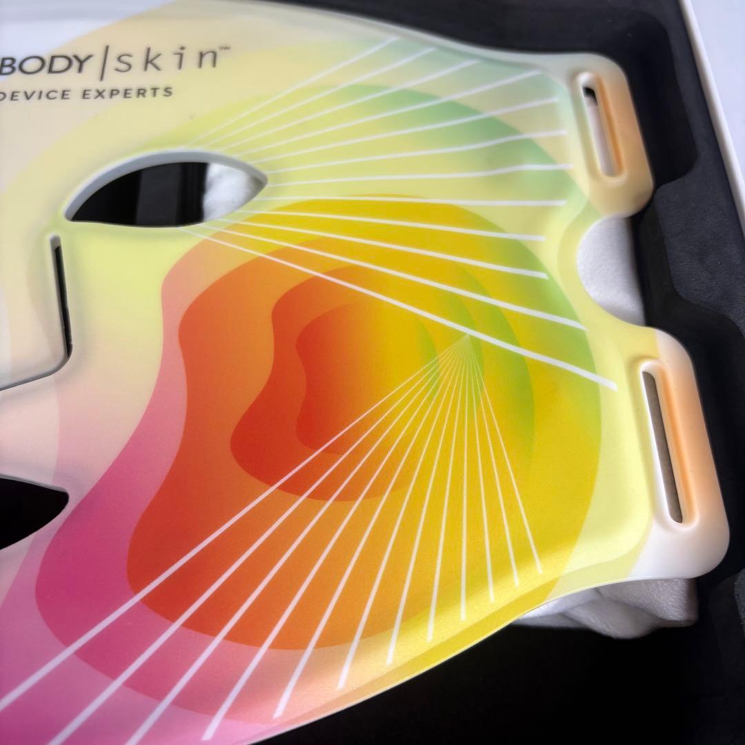 ボディ・フェイスケア CURRENTBODY skin 4-IN-1 LED FACE MASK