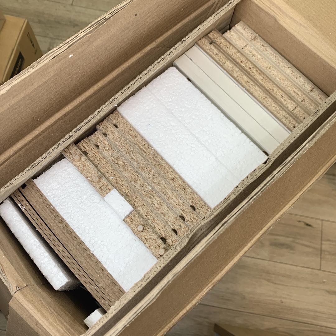 新品未組立品　山善　突っ張りブックケース　本棚　突っ張り固定式　大量収納　耐震