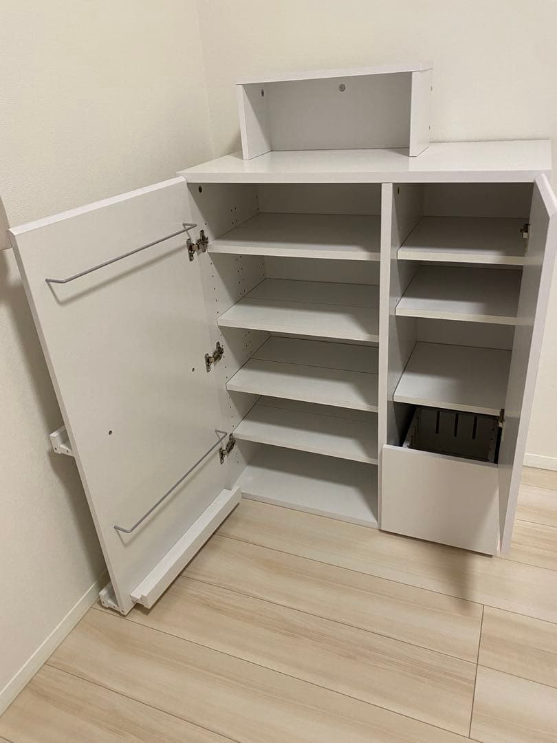 ホワイト収納家具 棚付き 本収納