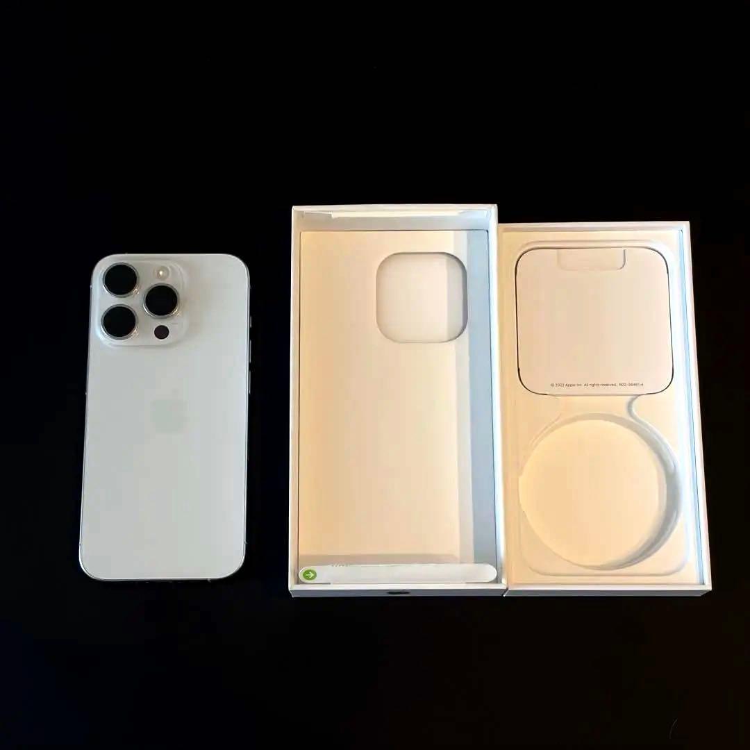 美品 SIMフリー iPhone 15 Pro 128GB ホワイトチタニウム