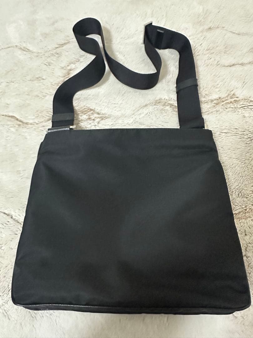 PRADAメッセンジャーバッグ