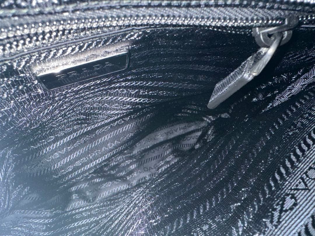 PRADAメッセンジャーバッグ