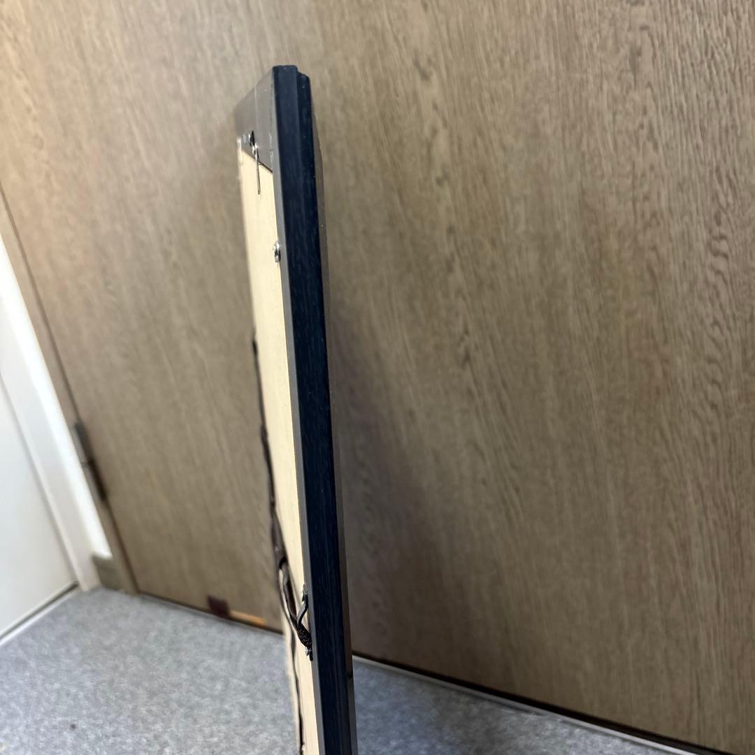 よむ　サイン入り複製原画　黒い服のキャラクター