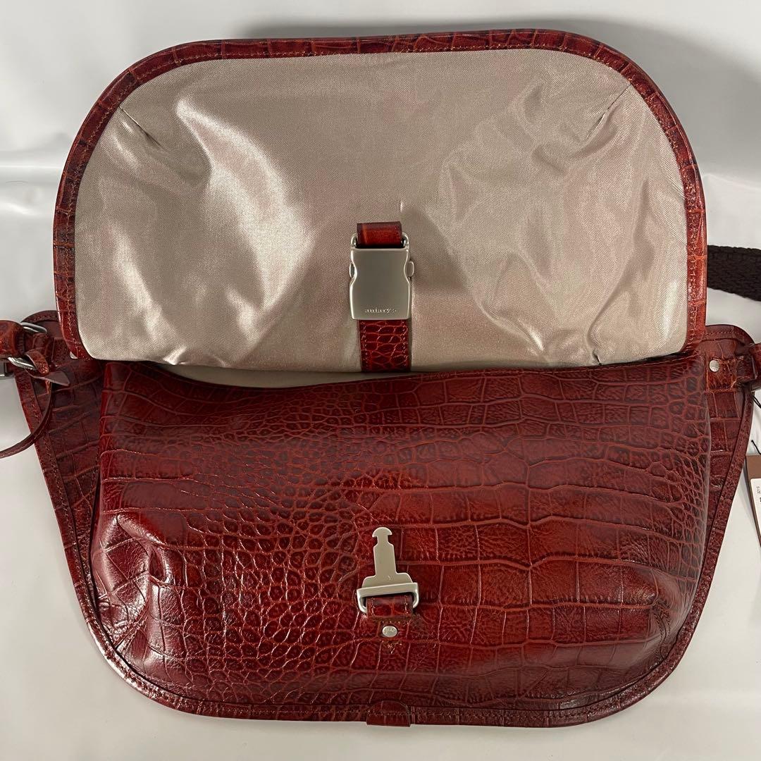 アニアリ フラップ式 アイディアルコンピレーションレザー 牛革 ボディバッグ 赤