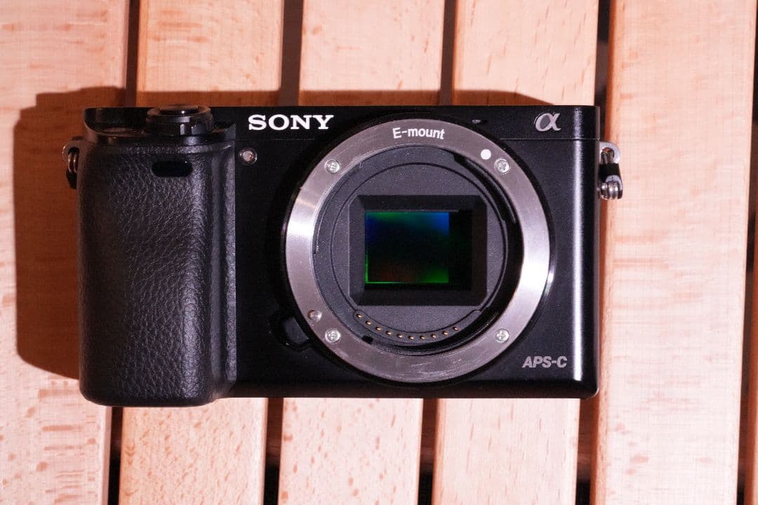 【美品】Sony α6000 Wズームレンズキット 予備バッテリ込