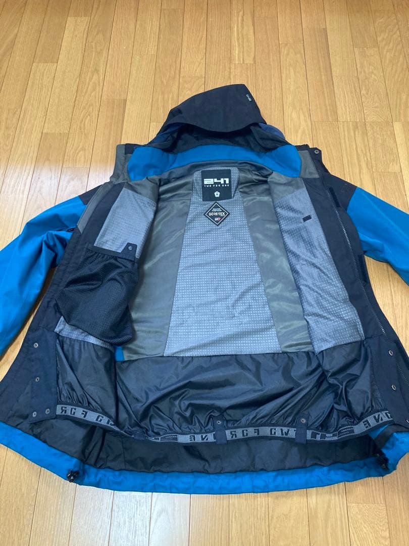 241 スノーボードウエア　GORE-TEX 上下セット