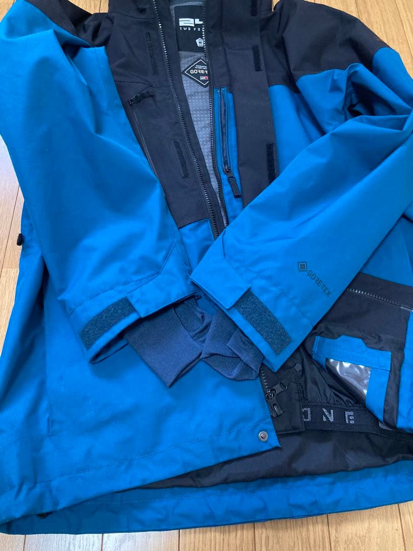 241 スノーボードウエア　GORE-TEX 上下セット