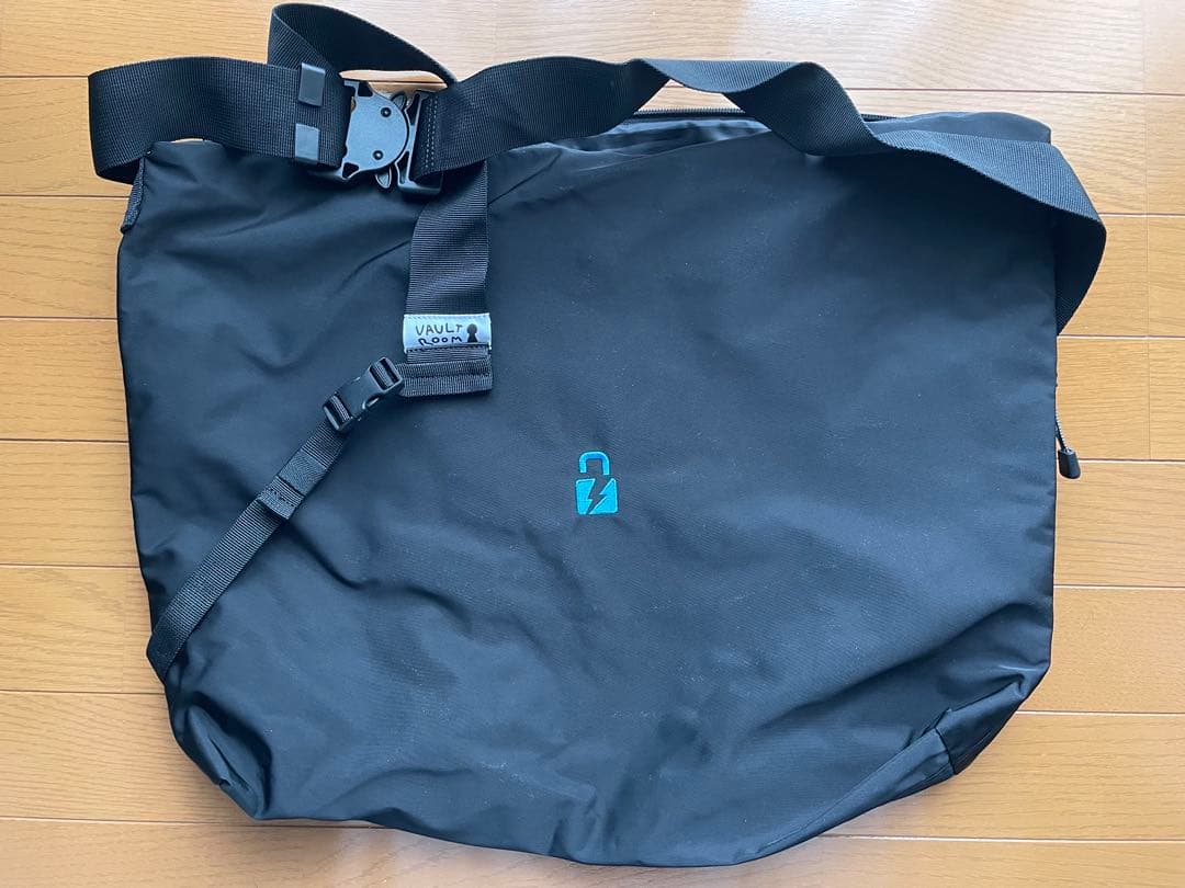 バッグ DEVICE SHOULDER BAG