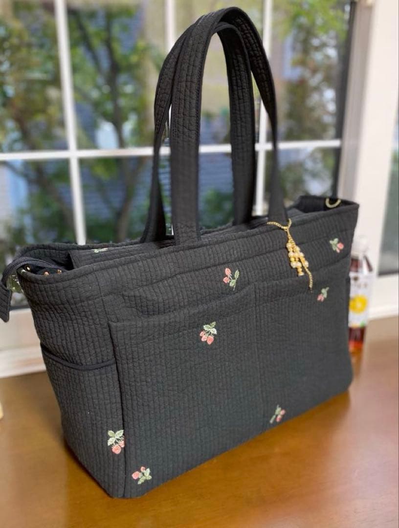 Ｂ.ブラック×いちご＆チューリップ大きめサイズ　ポケットいっぱいマザーズバッグ