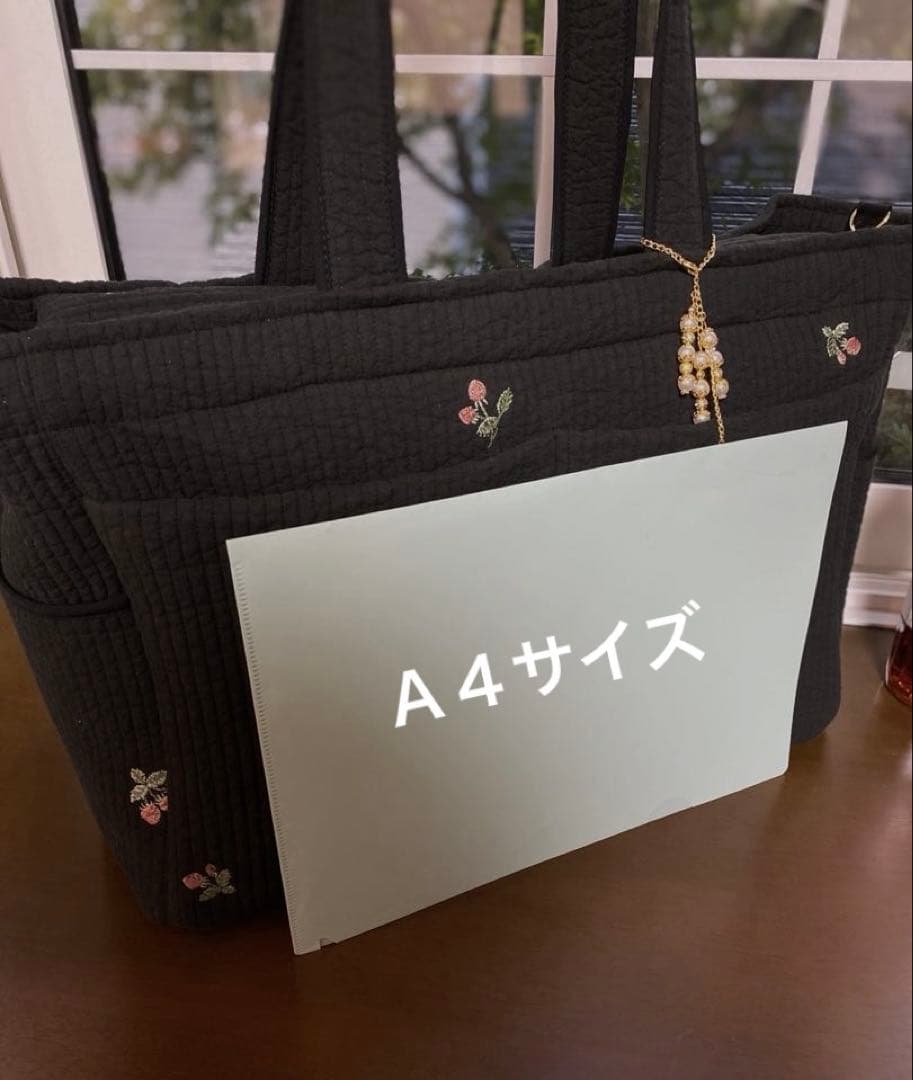 Ｂ.ブラック×いちご＆チューリップ大きめサイズ　ポケットいっぱいマザーズバッグ