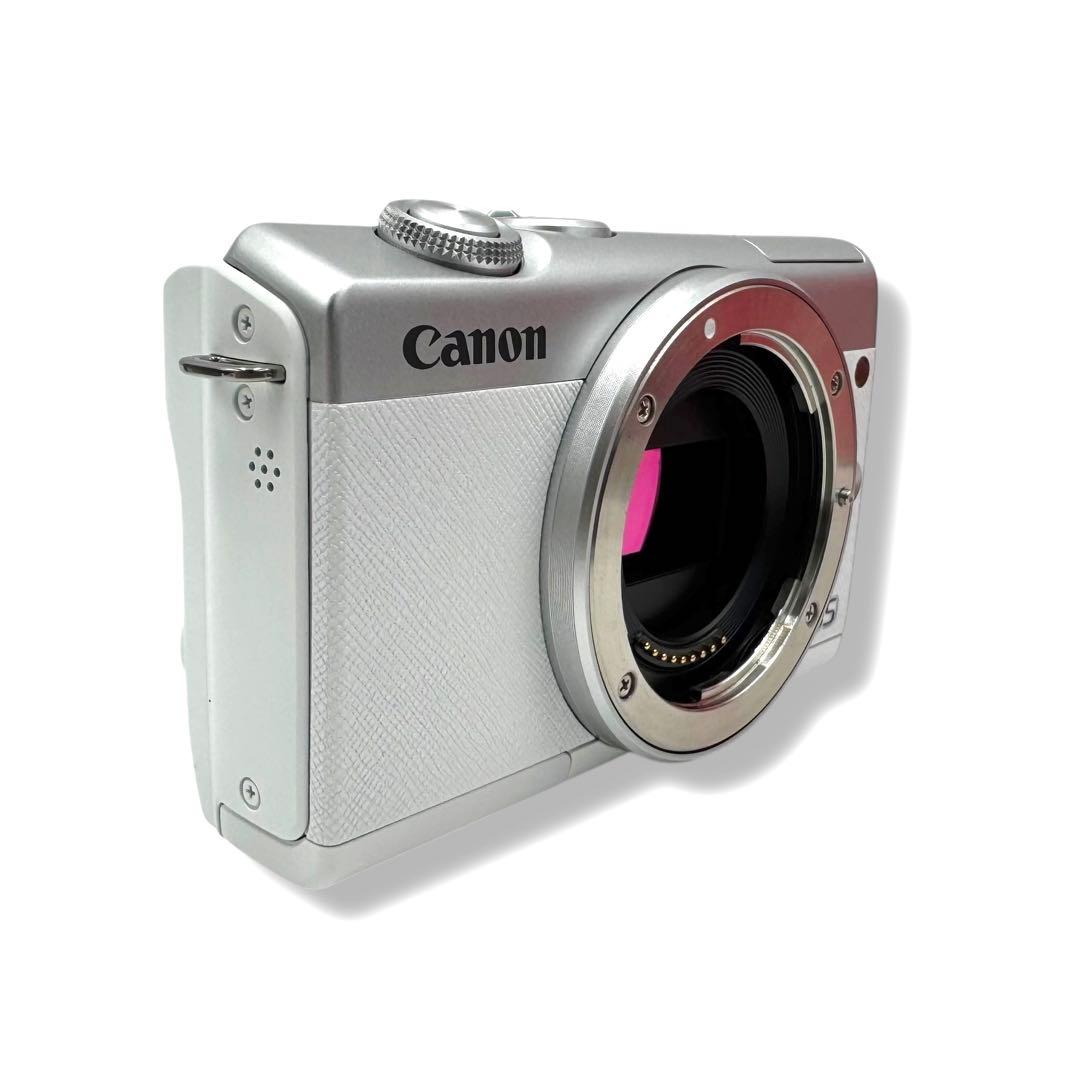 ほぼ未使用 CANON キヤノンEOS M200 レンズキット ホワイト