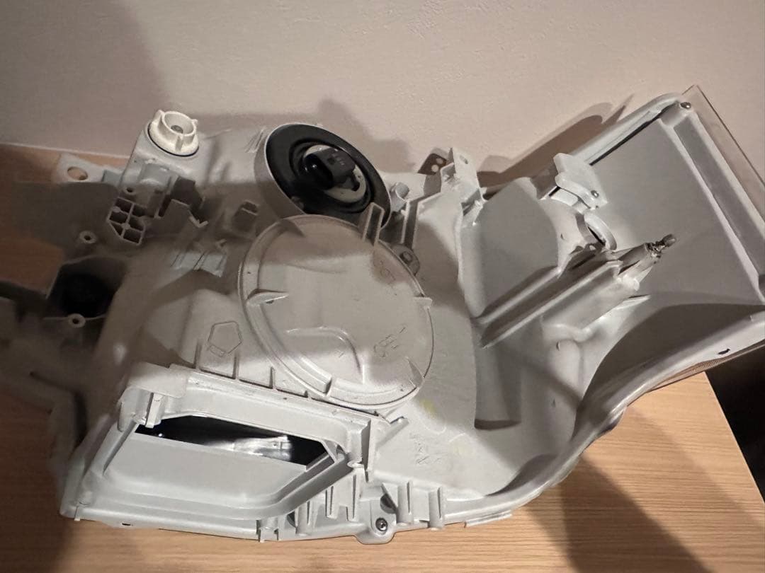 ハイエースsuperGL 200系 3型後期　純正ヘッドライト左右セット 球無し