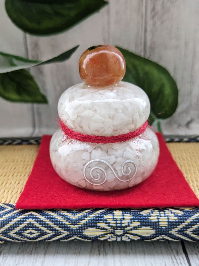 【睦月】①顔付き！かがみもちちゃん形オルゴナイト☆他２点